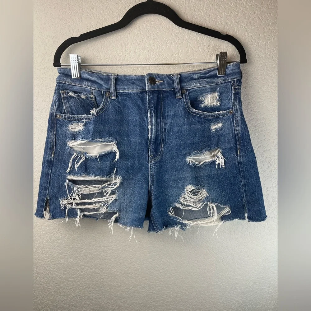 AMERICAN EAGLE RIPPED DENIM SHORTS - Picture 1 of 8